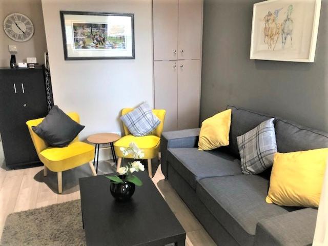 Guineas House Villa Newmarket  Bagian luar foto