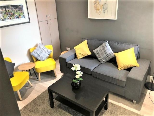 Guineas House Villa Newmarket  Bagian luar foto